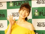 ファースト写真集『ぐらでーしょん』発売記念写真集お渡し会に登場した小倉優香