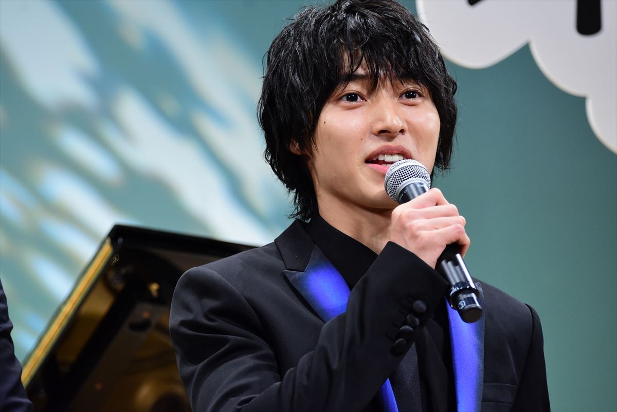 山崎賢人と鈴木亮平、ロケ地・旭川を満喫「羊とホルモンの森でした！」