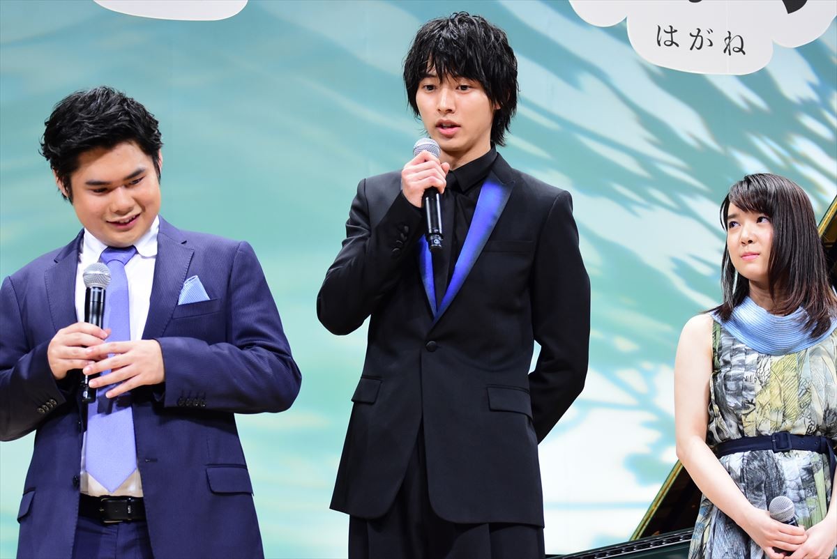 山崎賢人と鈴木亮平、ロケ地・旭川を満喫「羊とホルモンの森でした！」