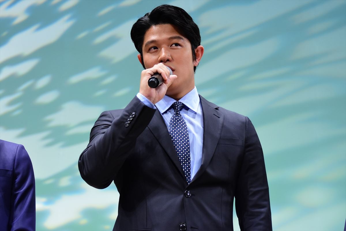 山崎賢人と鈴木亮平、ロケ地・旭川を満喫「羊とホルモンの森でした！」