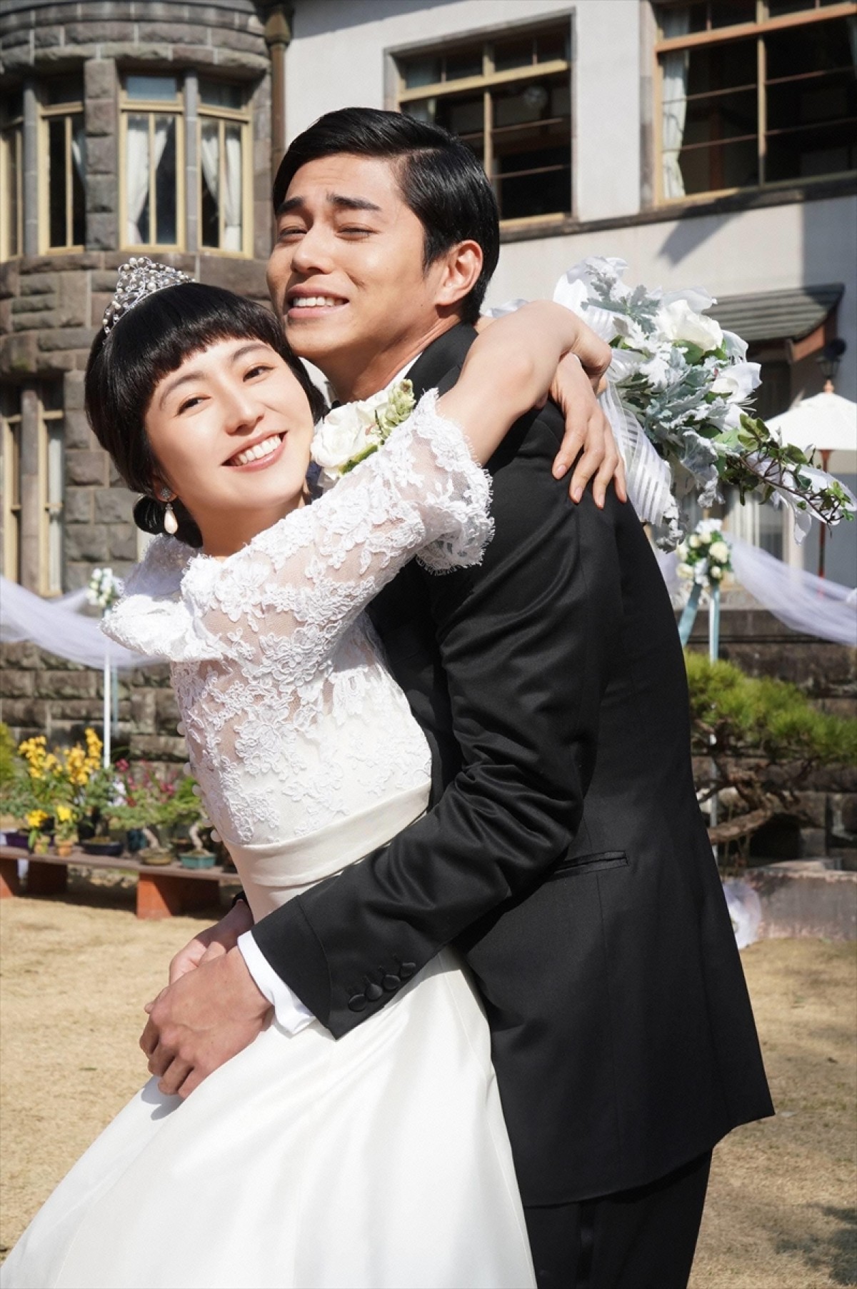りょう、長澤まさみと初共演 『コンフィデンスマンJP』で女医に