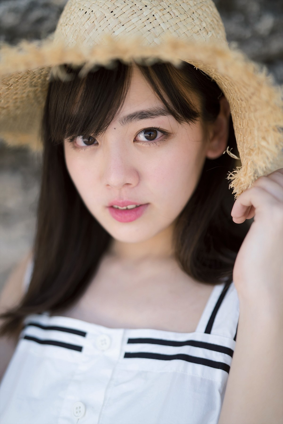 伊原六花、“バブリーダンス”から一新　初の写真集で水着姿も披露
