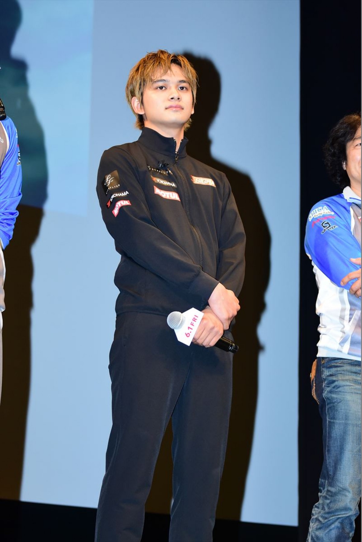 新田真剣佑、トロフィーに大興奮「匠海とのポラと一緒に飾っとく！」