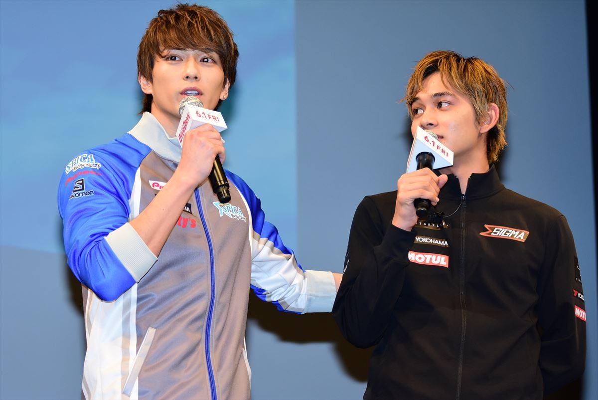 新田真剣佑、トロフィーに大興奮「匠海とのポラと一緒に飾っとく！」