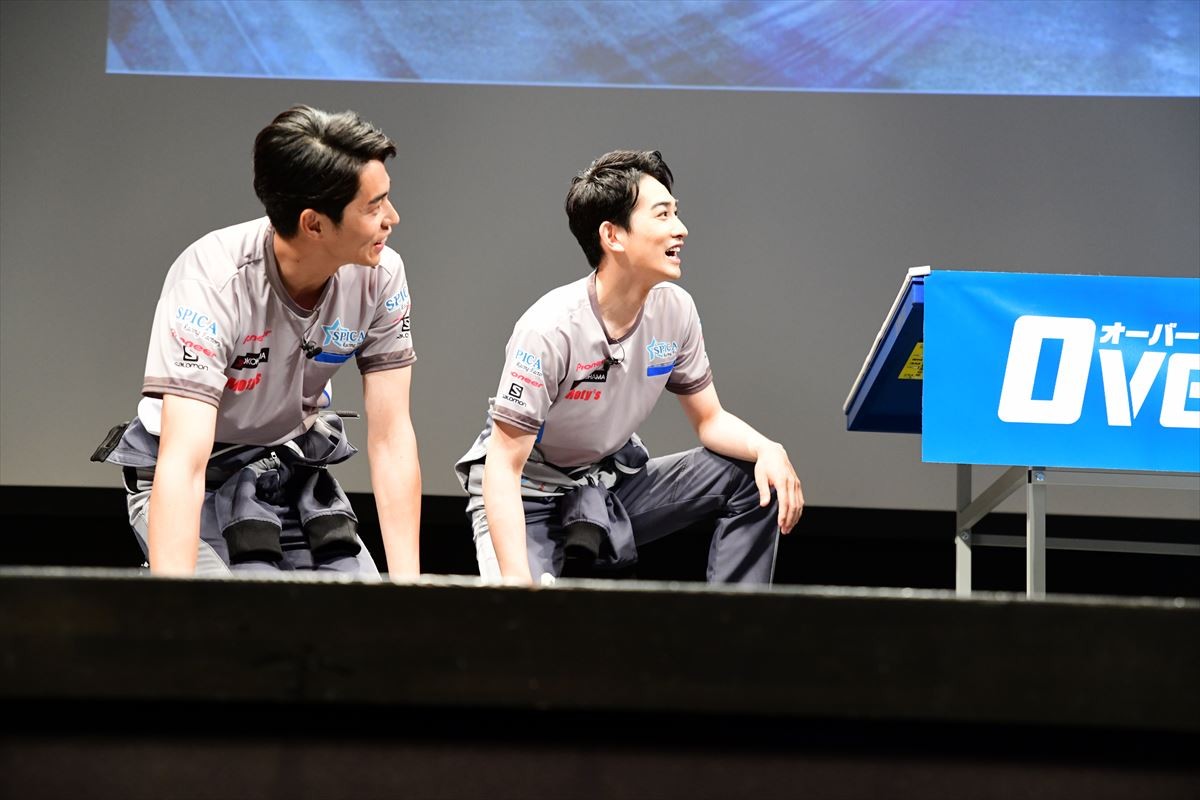 新田真剣佑、トロフィーに大興奮「匠海とのポラと一緒に飾っとく！」