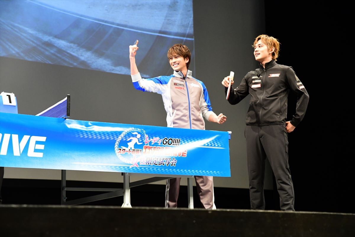 新田真剣佑、トロフィーに大興奮「匠海とのポラと一緒に飾っとく！」
