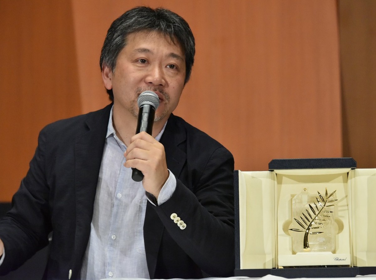是枝裕和監督、凱旋会見　トロフィーは「一晩くらいは抱いて寝たい」