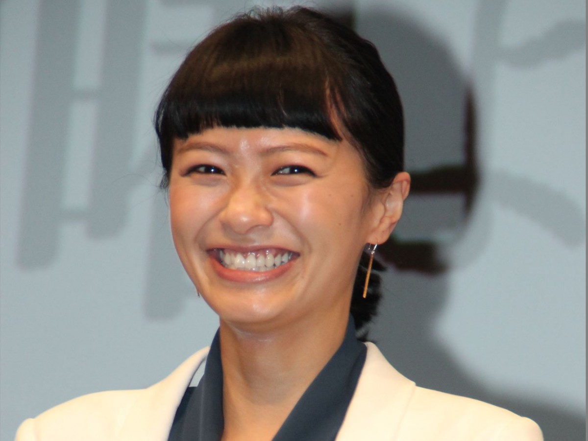 一児の母・榮倉奈々の鍛え上げた美ボディに羨望「産後とは思えない！」