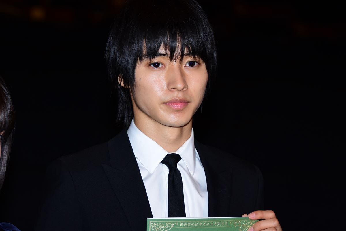山崎賢人、天皇皇后両陛下と映画鑑賞「とても光栄な時間でした」