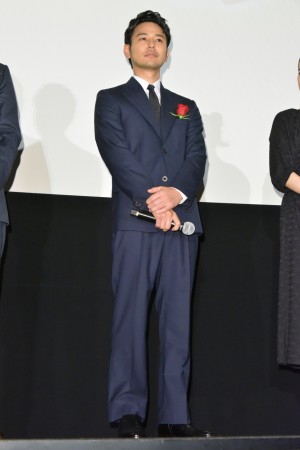 『妻よ薔薇のように 家族はつらいよIII』初日舞台挨拶に登壇した妻夫木聡