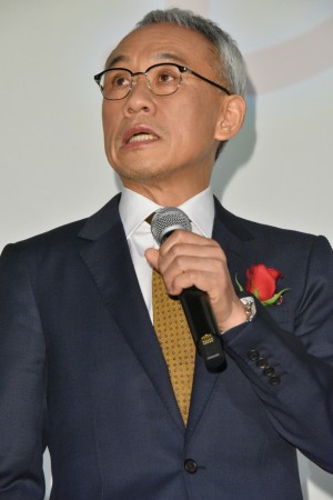 『妻よ薔薇のように 家族はつらいよIII』初日舞台挨拶に登壇した西村まさ彦