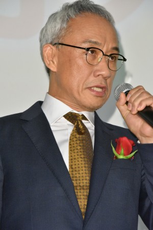 『妻よ薔薇のように 家族はつらいよIII』初日舞台挨拶に登壇した西村まさ彦