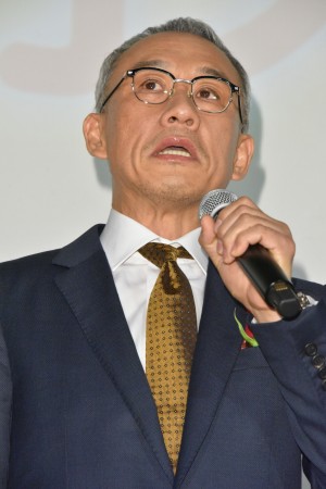 『妻よ薔薇のように 家族はつらいよIII』初日舞台挨拶に登壇した西村まさ彦