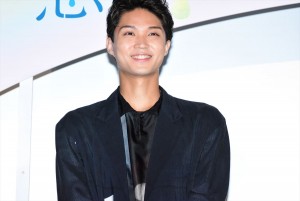 映画『恋は雨上がりのように』公開初日舞台挨拶に登壇した磯村勇斗