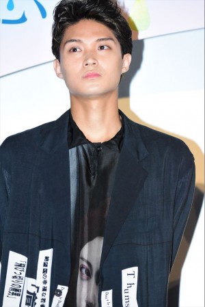 映画『恋は雨上がりのように』公開初日舞台挨拶に登壇した磯村勇斗