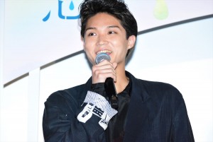 映画『恋は雨上がりのように』公開初日舞台挨拶に登壇した磯村勇斗