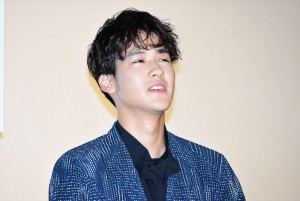 映画『恋は雨上がりのように』公開初日舞台挨拶に登壇した葉山奨之