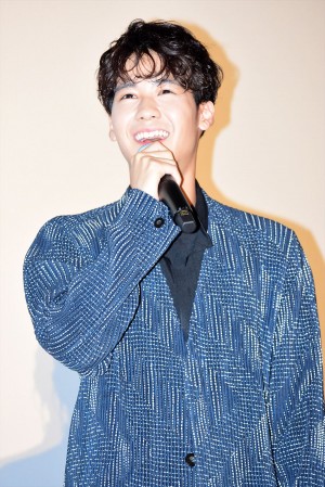 映画『恋は雨上がりのように』公開初日舞台挨拶に登壇した葉山奨之
