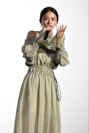 映画『恋は雨上がりのように』公開初日舞台挨拶に登壇した山本舞香