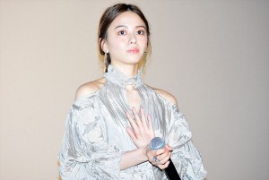 映画『恋は雨上がりのように』公開初日舞台挨拶に登壇した山本舞香