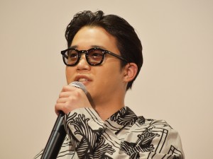 hide没後20年プロジェクト映画『HURRY GO ROUND』初日舞台挨拶に出席した矢本悠馬