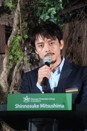 映画『ジュラシック・ワールド／炎の王国』記者会見に登壇した満島真之介