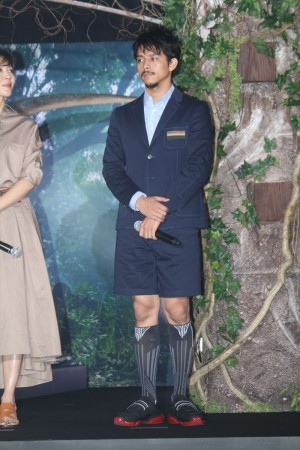 映画『ジュラシック・ワールド／炎の王国』記者会見に登壇した満島真之介