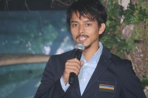 映画『ジュラシック・ワールド／炎の王国』記者会見に登壇した満島真之介