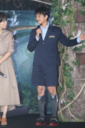 映画『ジュラシック・ワールド／炎の王国』記者会見に登壇した満島真之介