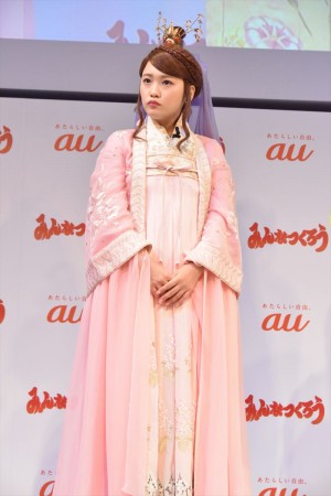 「au発表会2018 Summer」に登場した川栄李奈
