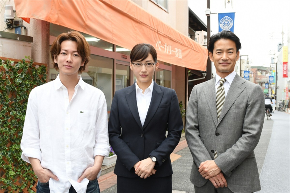 『義母と娘のブルース』に出演する(左から)佐藤健、綾瀬はるか、竹野内豊
