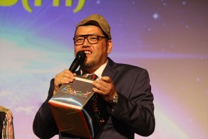 『劇場版ドルメンX』「特別試写会ファン感謝デー」に登場した野性爆弾のくっきー