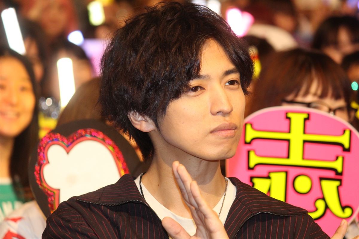 志尊淳、4人組アイドルとして生歌披露「楽しめたらいいなと」