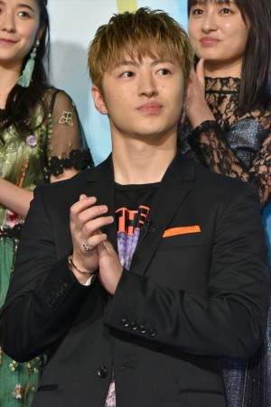 『虹色デイズ』完成披露試写会に登場した佐野玲於