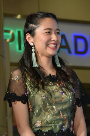 『虹色デイズ』完成披露試写会に登場した堀田真由