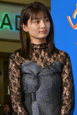 『虹色デイズ』完成披露試写会に登場した吉川愛