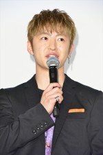 『虹色デイズ』完成披露試写会に登場した佐野玲於