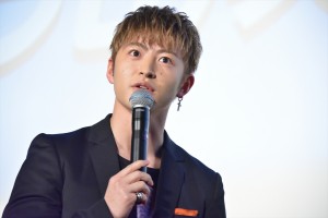 『虹色デイズ』完成披露試写会に登場した佐野玲於