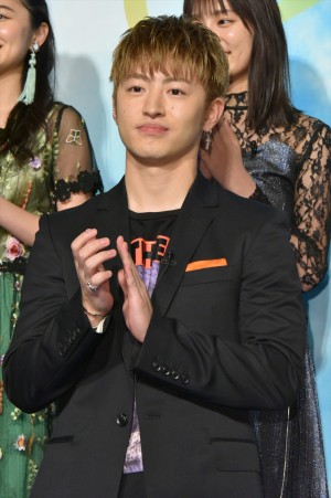 『虹色デイズ』完成披露試写会に登場した佐野玲於