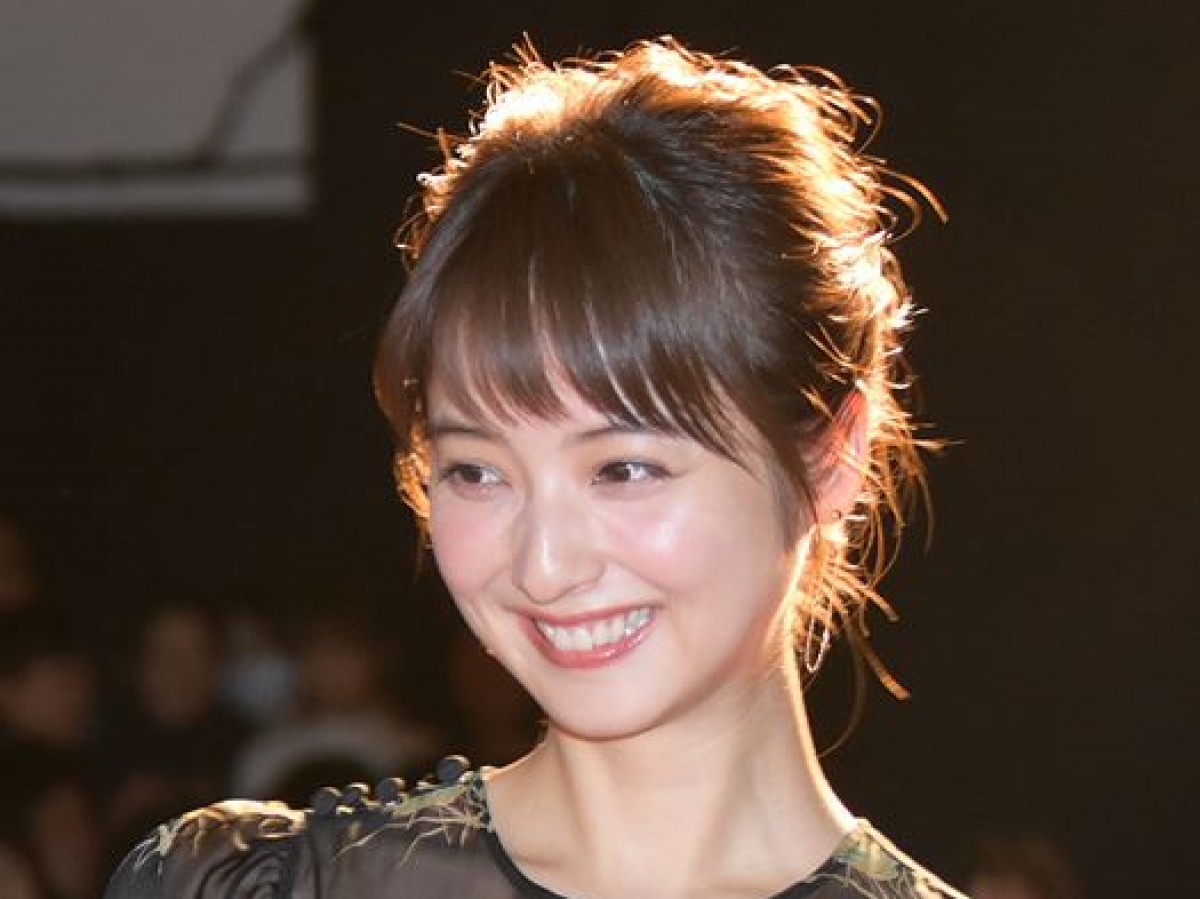 佐々木希「ここまで短いのはデビューしてから初かも」 新ヘアを披露