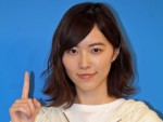 【写真】真紅の口紅がセクシーな松井珠理奈