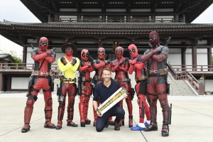 増上寺にライアン降臨！「ライアン・レイノルズと行く！ ドキドキTOKYOバスツアー」にて