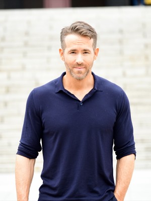 増上寺にライアン降臨！「ライアン・レイノルズと行く！ ドキドキTOKYOバスツアー」にて