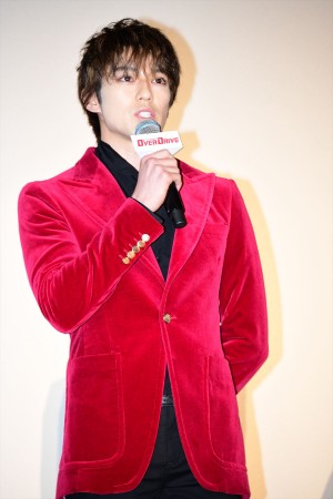 『OVER DRIVE』初日舞台挨拶に登壇した新田真剣佑