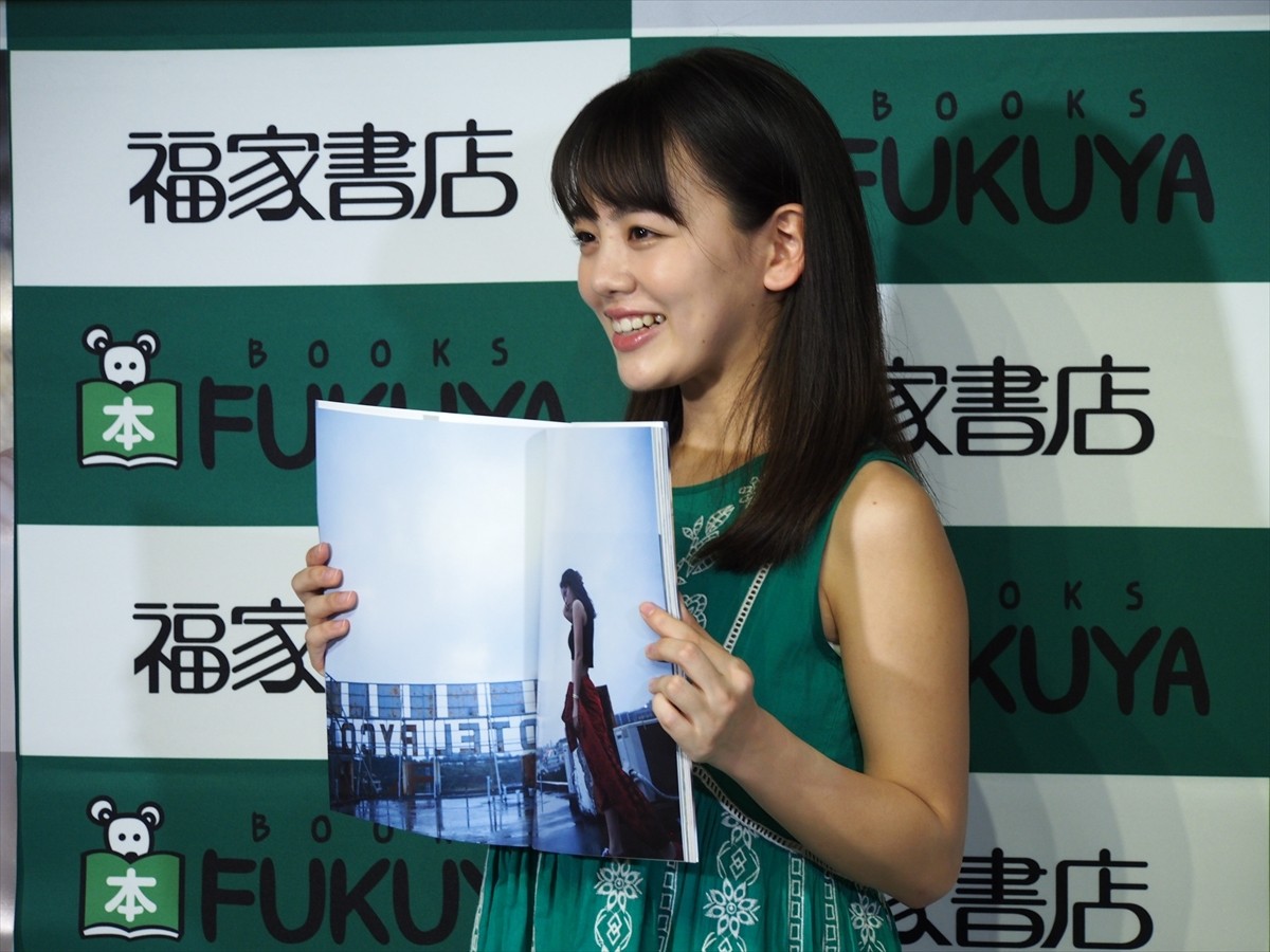 伊原六花、1st写真集の出来は「100万点」 ダンス部メンバーも祝福