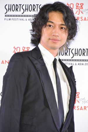 「ショートショート フィルムフェスティバル ＆ アジア 2018」レッドカーペットイベントに登場した斎藤工