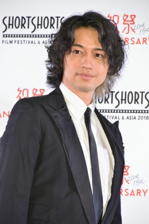 「ショートショート フィルムフェスティバル ＆ アジア 2018」レッドカーペットイベントに登場した斎藤工