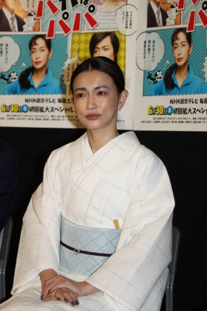 ドラマ『バカボンのパパよりバカなパパ』試写会に出席した長谷川京子