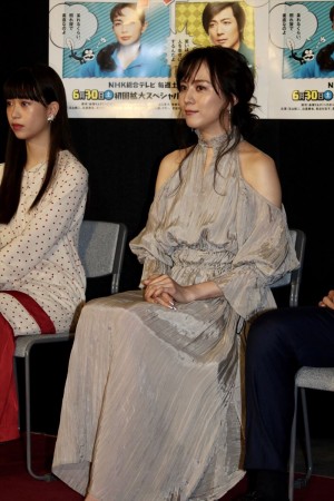 ドラマ『バカボンのパパよりバカなパパ』試写会に出席した比嘉愛未