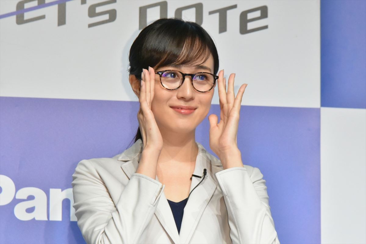 比嘉愛未、旧知の仲の浅利陽介とのCM共演で「どうしても素が出る」